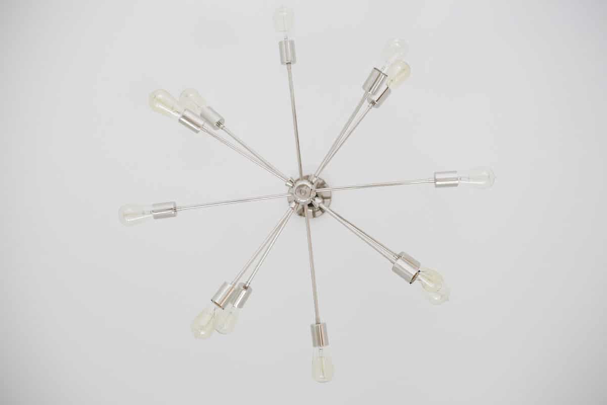 light fixture with 8 spokes and bulb lights on the ends